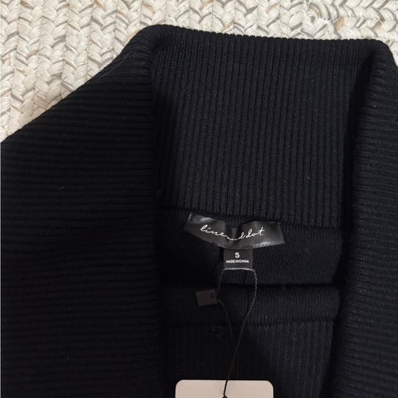 NWT Line & Dot Heart Struck Sweater – Off-Shoulder Knit - Picture 6 of 7